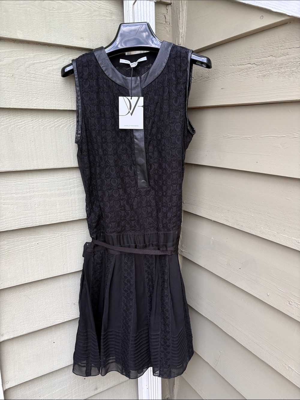 NWT DVF Silk& nylon Black drop-waist Gatsby style Dress Sz 6. 100% leather trim.